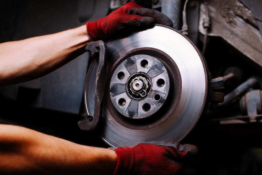 When to Replace Your Car’s Brakes: Warning Signs and Safety Tips